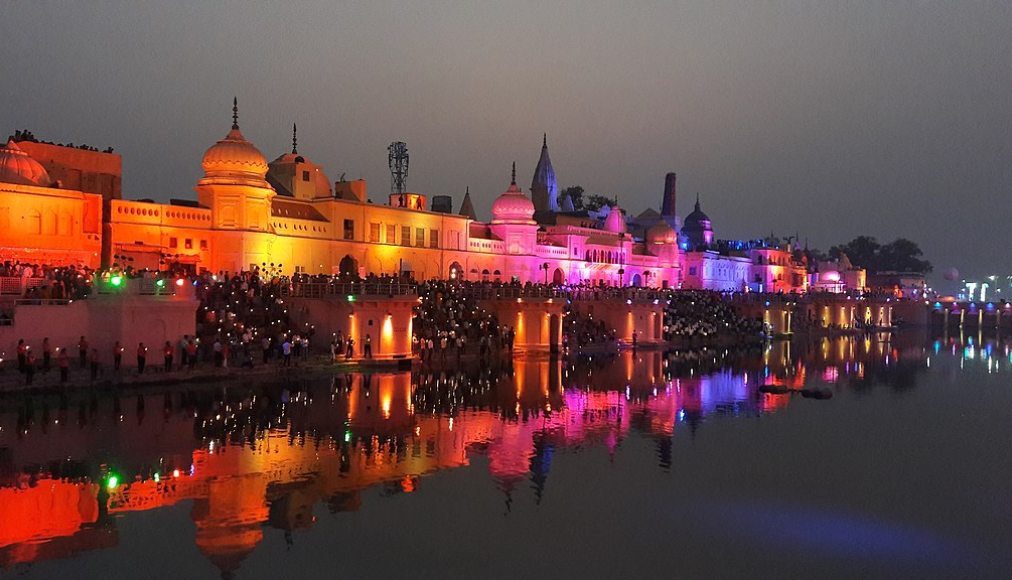Diwali à Ayodhya Diwali à Ayodhya / ©रूही, CC BY-SA 4.0 Wikimedia Commons