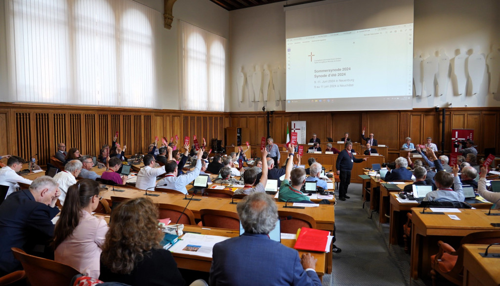 A Neuchâtel, après des débats passionnés, les délégués des Eglises réformées de Suisse ont décidé de contredire le projet d’enquête soumis par leur Exécutif. / EERS