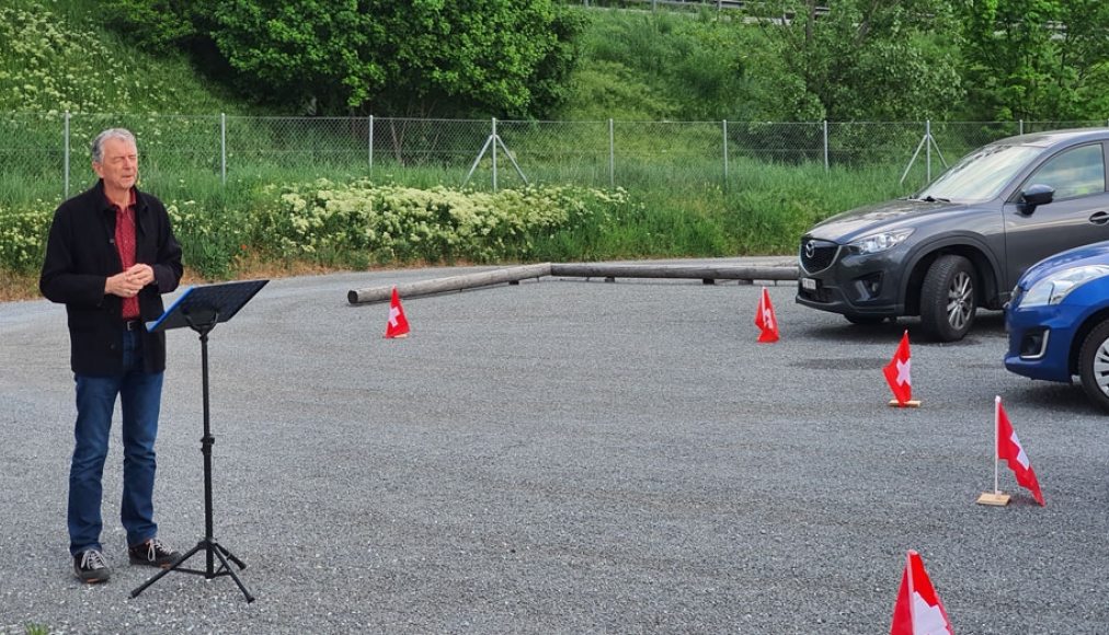 Après une première très concluante dimanche 26 avril, le culte en mode drive-in d’une paroisse évangélique de Sion ne pourra se répéter Après une première très concluante dimanche 26 avril, le culte en mode drive-in d’une paroisse évangélique de Sion ne pourra se répéter / DR