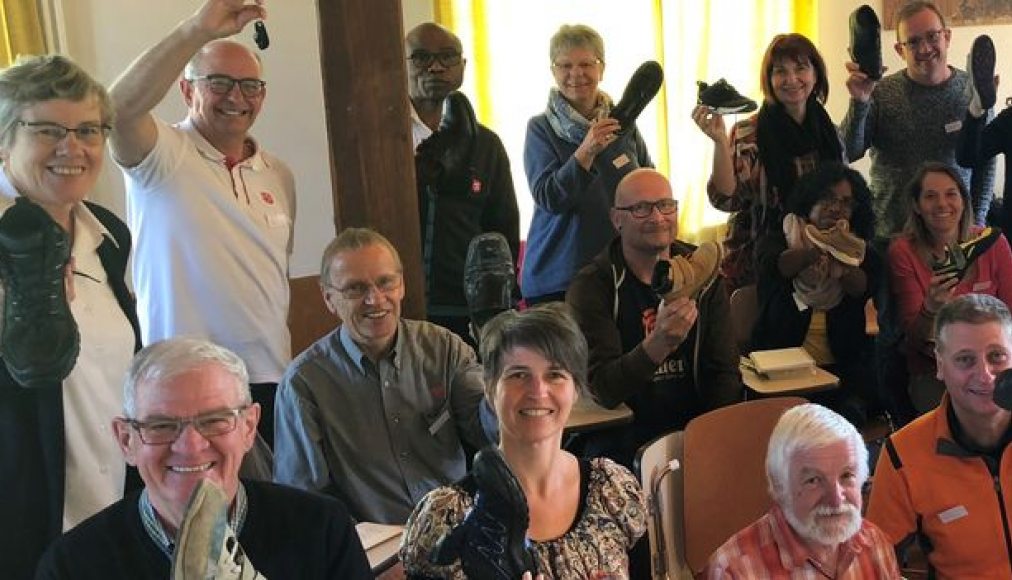 Rencontre entre aumôniers en Suisse romande, où chacun est invité à décrire la chaussure qui symbolise son métier. Rencontre entre aumôniers en Suisse romande, où chacun est invité à décrire la chaussure qui symbolise son métier. / @Gabrielle Desarzens / RTSreligion
