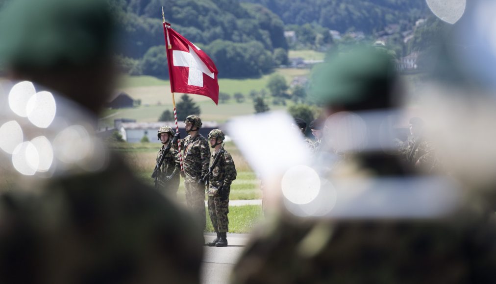 Des soldats à Berne-Belp en 2016 Des soldats à Berne-Belp en 2016 / ©Keystone/Marcel Bieri