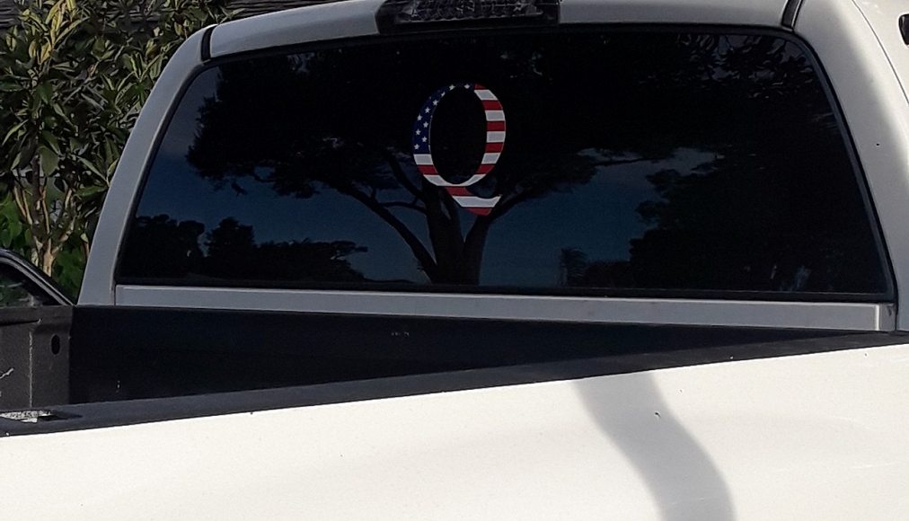 QAnon QAnon / ©XPlayer2x - CC BY-SA 4.0 via Wikimedia Commons