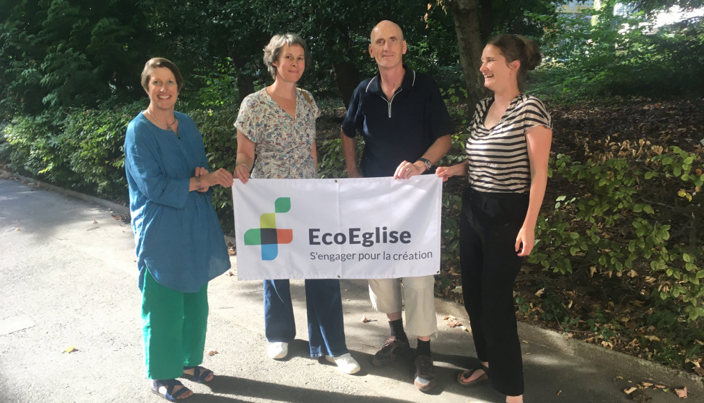 Comité de pilotage d'EcoEglise. De g. à d. Sophie de Rivaz, Ursula Peutot, Marc Roethlisberger, Lara-Florine Schmid. Manque Alexis Bourgeois. Comité de pilotage d'EcoEglise. De g. à d. Sophie de Rivaz, Ursula Peutot, Marc Roethlisberger, Lara-Florine Schmid. Manque Alexis Bourgeois. / © EcoEglise