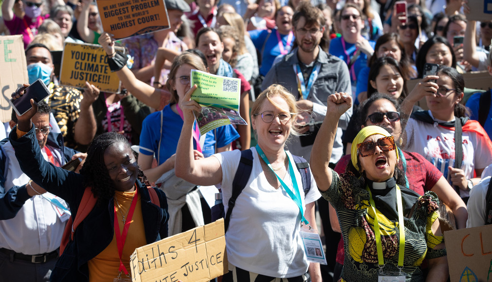 Frédérique Seidel, au centre, lors d’une action en faveur du climat, le 2 septembre 2022, en marge de l’assemblée du COE à Karlsruhe Frédérique Seidel, au centre, lors d’une action en faveur du climat, le 2 septembre 2022, en marge de l’assemblée du COE à Karlsruhe / Mike DuBose/COE