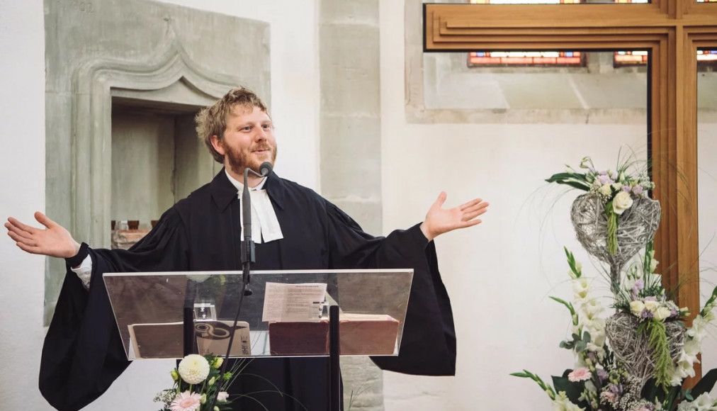 Face à la pénurie annoncée de relève, l’Eglise évangélique réformée vaudoise se dote d’un «Fonds de formation solidaire» pour encourager les personnes souhaitant être formées au ministère pastoral ou diaconal. Face à la pénurie annoncée de relève, l’Eglise évangélique réformée vaudoise se dote d’un «Fonds de formation solidaire» pour encourager les personnes souhaitant être formées au ministère pastoral ou diaconal. / DR