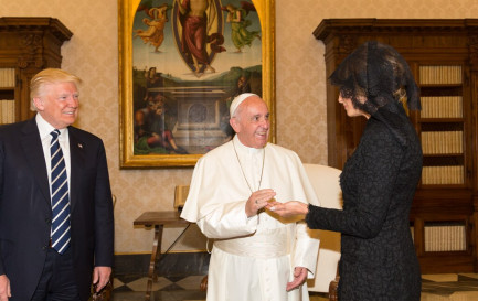 Donald et Melania Trump et le pape François au Vatican en 2017. / ©Shealeah Craighead, CC BY 3.0 US Wikimedia Commons