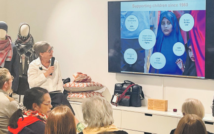Réfléchir ensemble à une meilleure organisation de l’aide, dans le respect des valeurs humanitaires, est l’objet des SEP Talks organisés entre mars et mai. Ici, le 3 avril, à Genève, discussion autour des défis que connaît la Fondation Terre des hommes Lausanne. / © SEP Talks